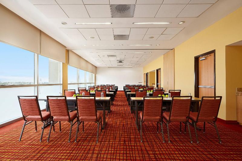 فندق Courtyard By Marriott Leon At The Poliforum