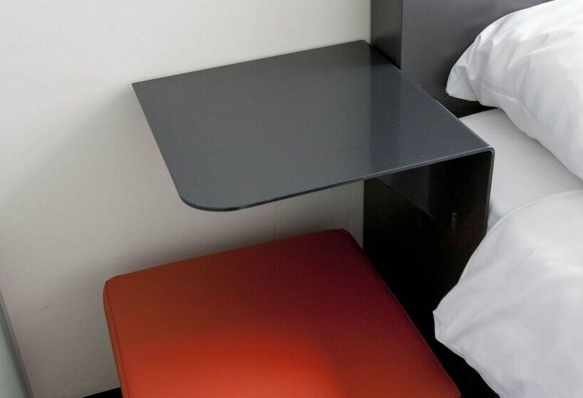 Easyhotel Rotterdam City Centre