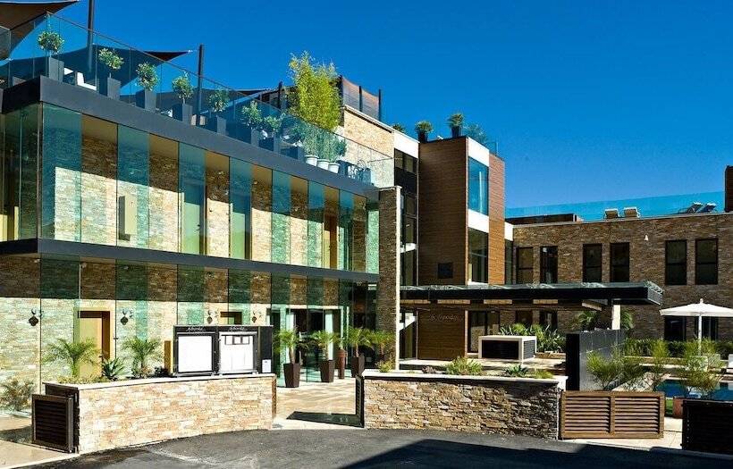 ホテル Hostellerie La Farandole