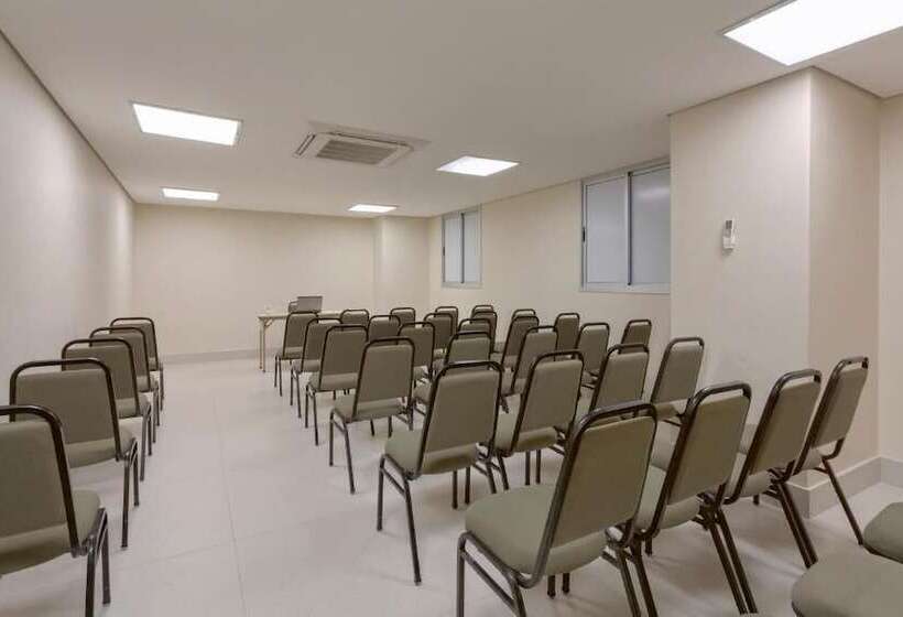 هتل Ibis Styles Belem Hangar