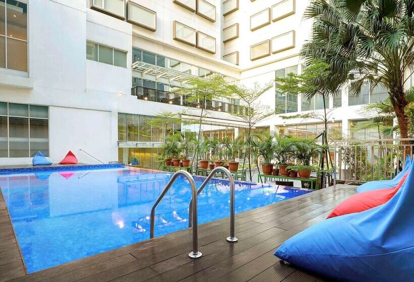 هتل Ibis Styles Jakarta Gajah Mada