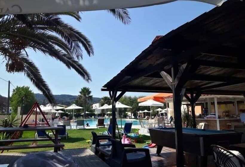 هتل Ninos On The Beach