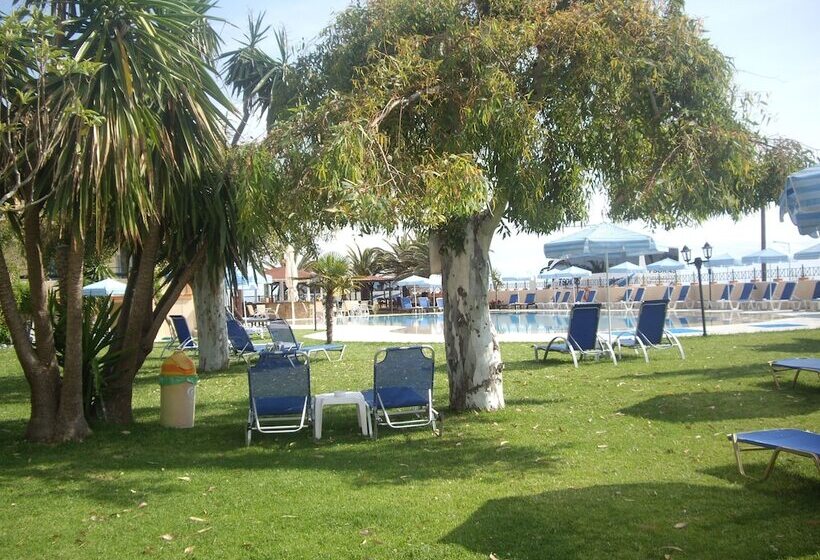 هتل Ninos On The Beach
