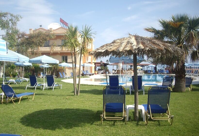 هتل Ninos On The Beach