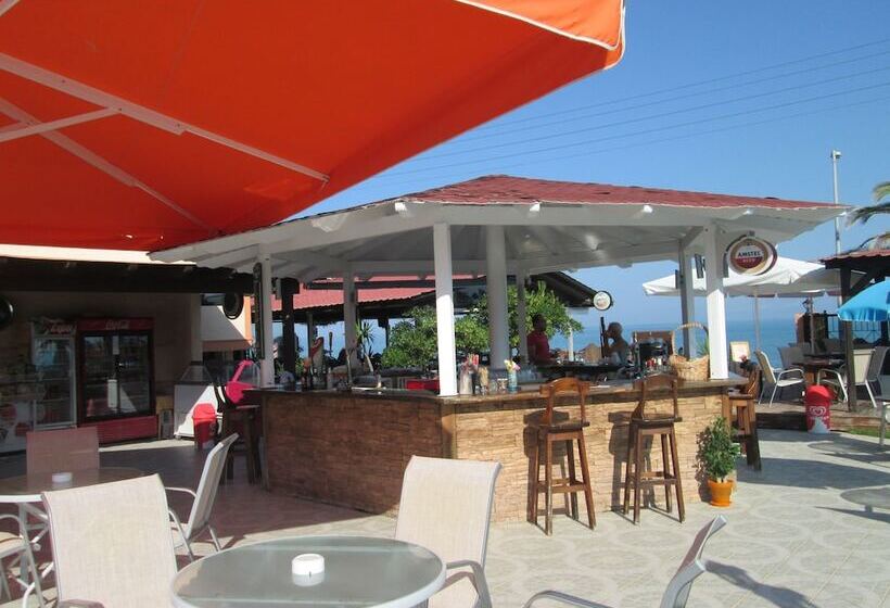 هتل Ninos On The Beach