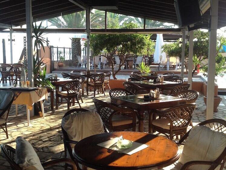 هتل Ninos On The Beach