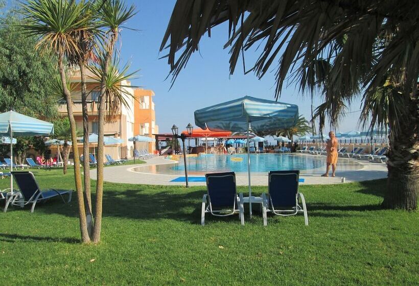 هتل Ninos On The Beach
