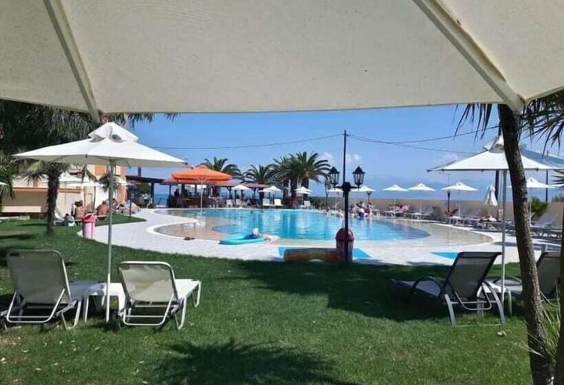 هتل Ninos On The Beach