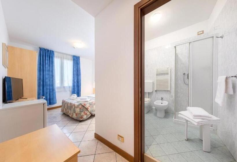 هتل Nuova Aurora Venice