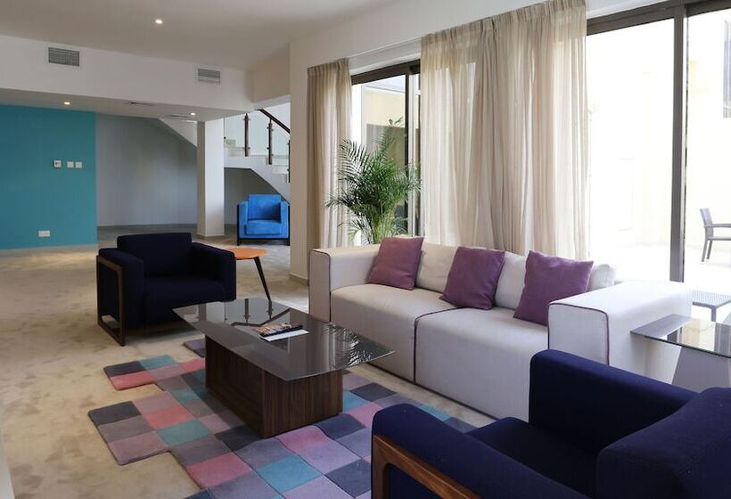 Fotos del hotel Ramada  And Suites By Wyndham Dubai Jbr:  35