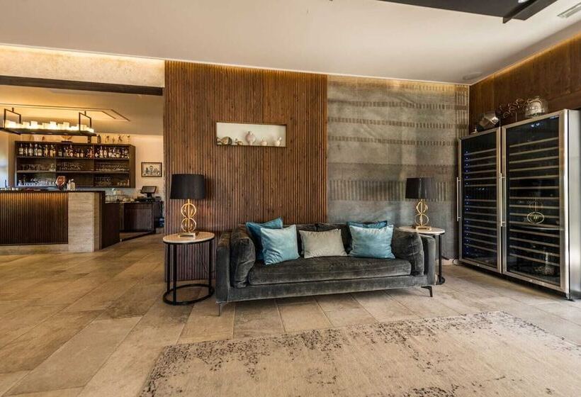 هتل Rooms & Restaurant Matanovi Dvori