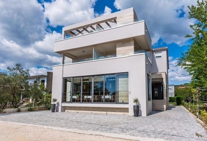 هتل Rooms & Restaurant Matanovi Dvori