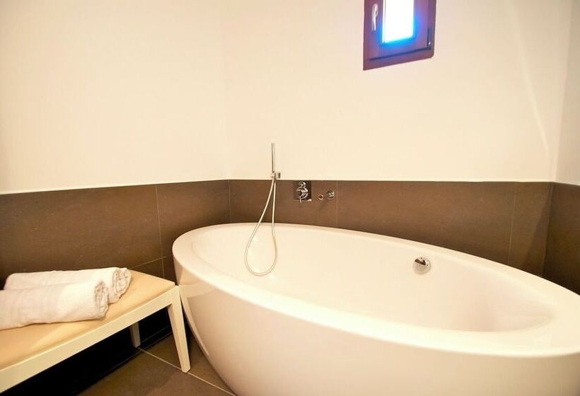 Bennoc Petit Hotel   Only Adults