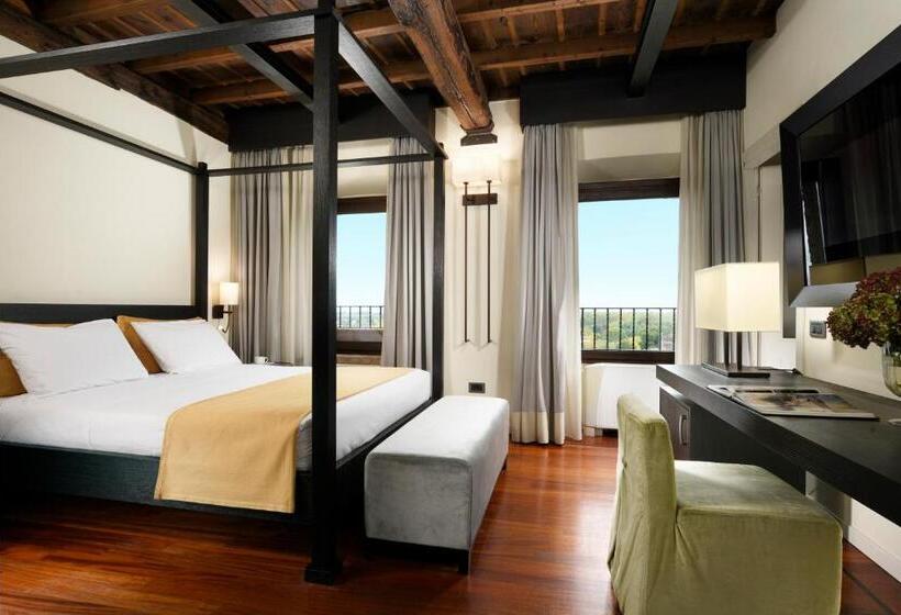 فندق Castello Visconteo