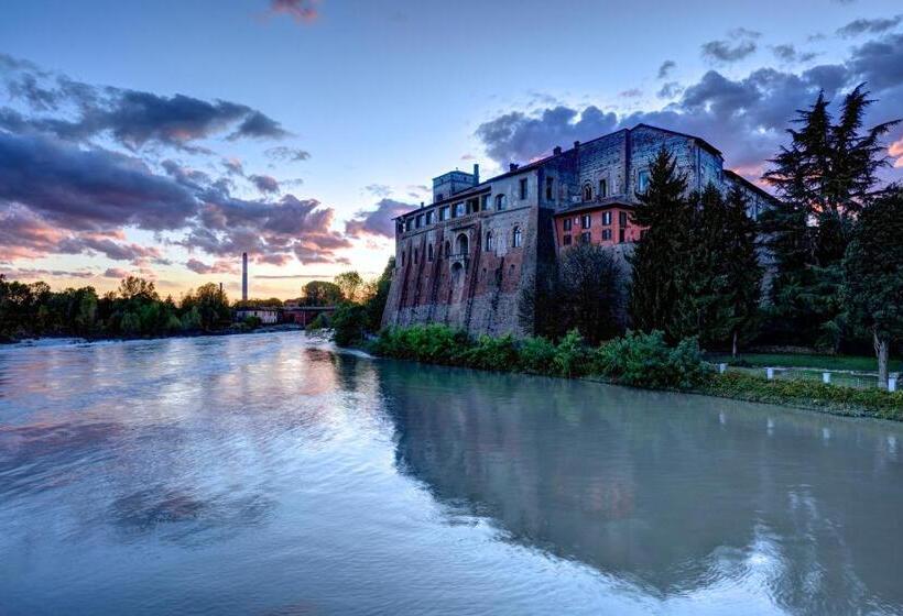 فندق Castello Visconteo