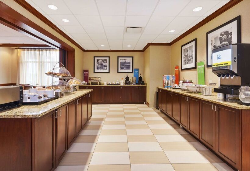 هتل Hampton Inn Detroit/southgate