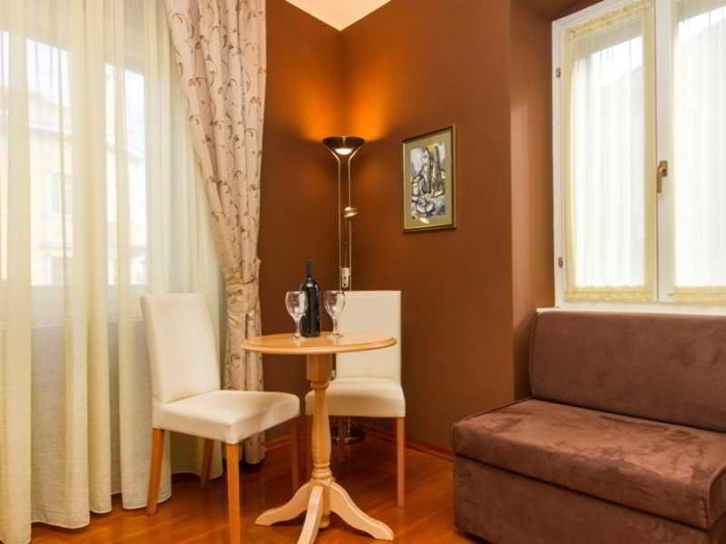 هتل روستایی Split By Apartments