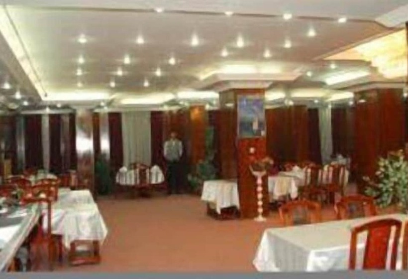 هتل Van Yakut