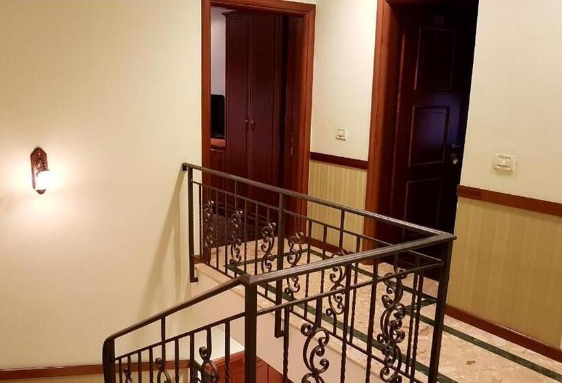هتل Vila Sigal Pogradec