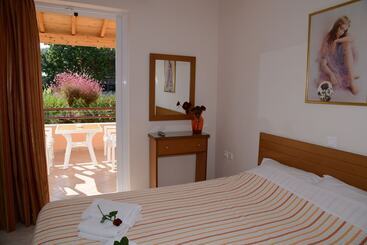 Maria S Filoxenia Suites