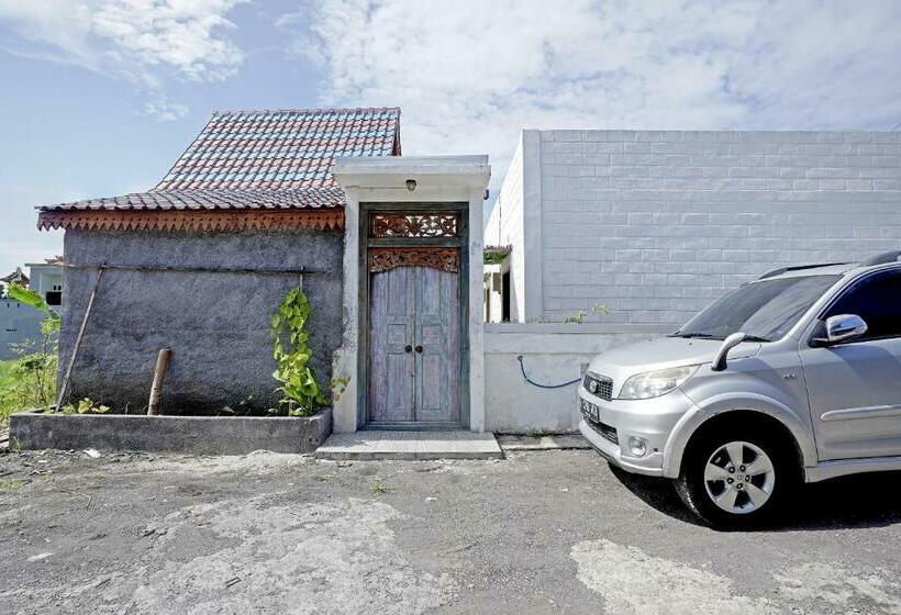 Отель Oyo 90855 Teras Keong Canggu