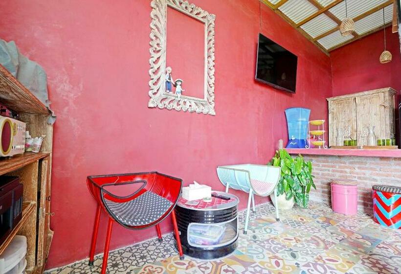 Отель Oyo 90855 Teras Keong Canggu