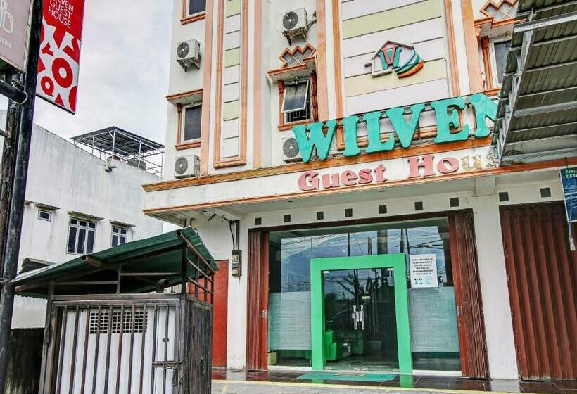 ホテル Reddoorz At Jalan Emmy Saelan Palu