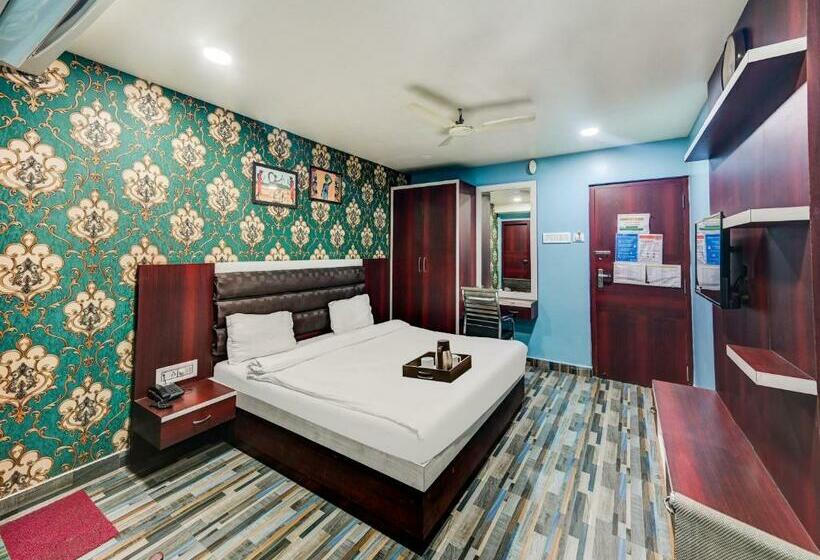 Отель Oyo Townhouse 768 Golden Town House