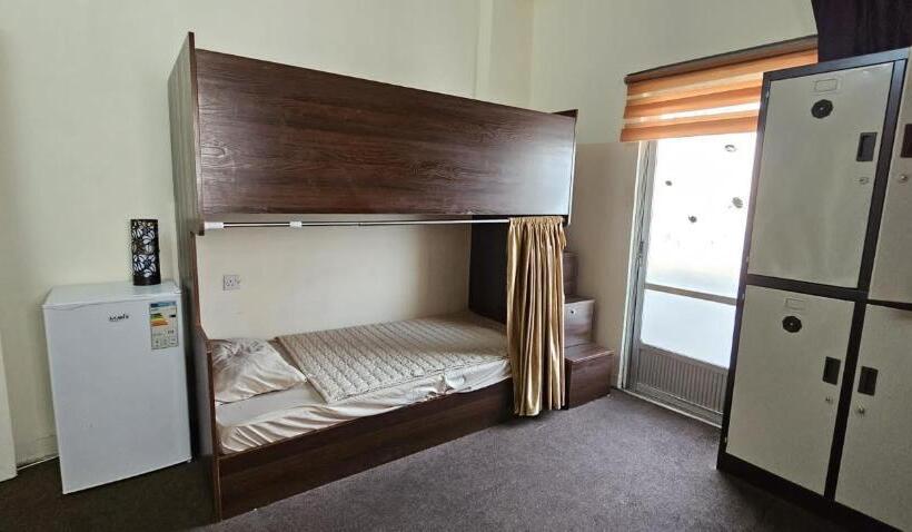 Pizza Street Hostel