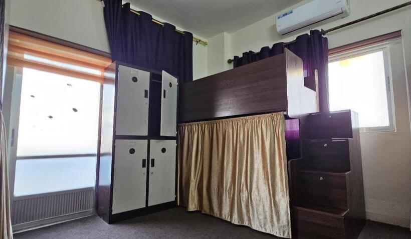 Pizza Street Hostel