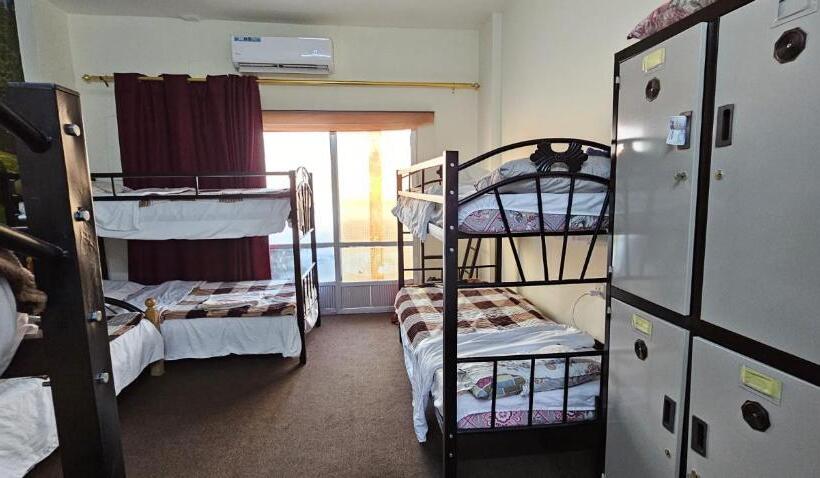 Pizza Street Hostel