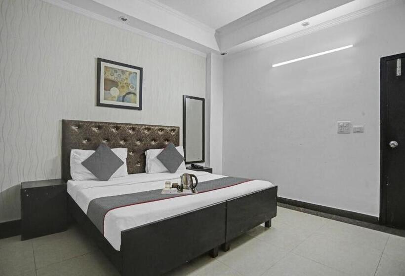 Hotel Townhouse Happy Keys Near Iskcon Temple Noida