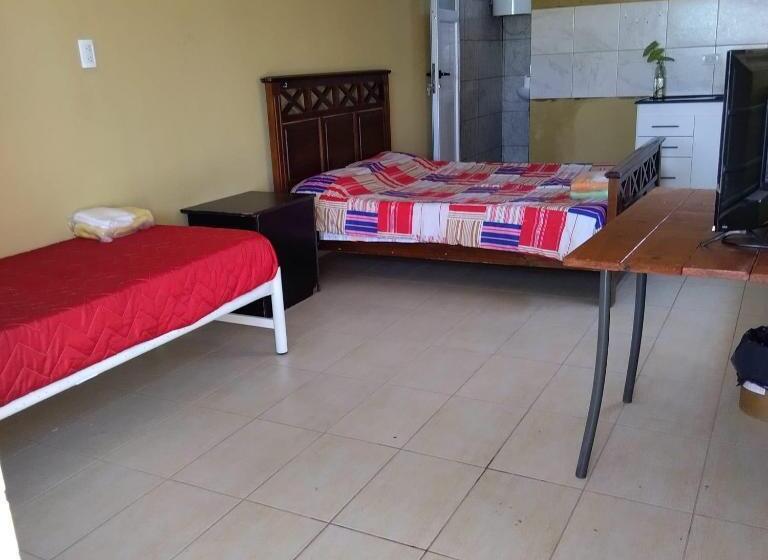 پانسیون Hostal Lo De Ramona