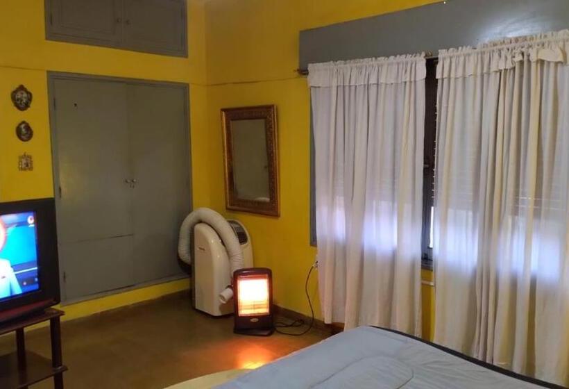 پانسیون Hostal Lo De Ramona