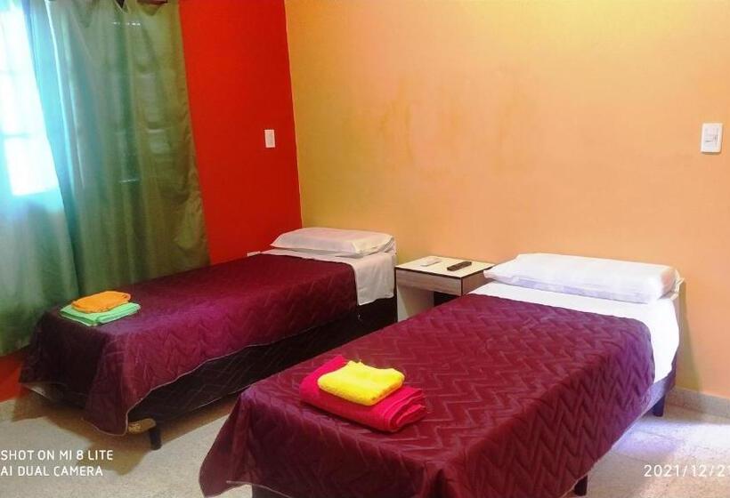 پانسیون Hostal Lo De Ramona
