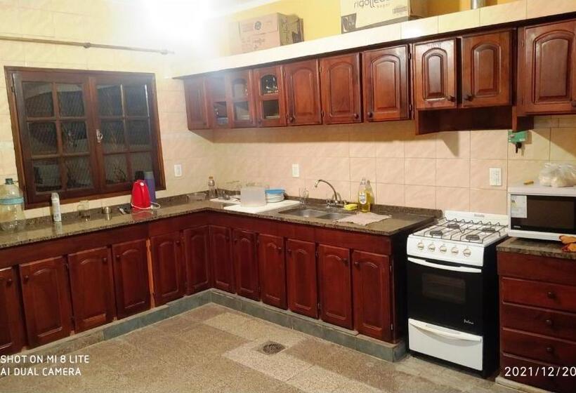 پانسیون Hostal Lo De Ramona