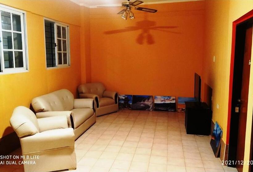 پانسیون Hostal Lo De Ramona