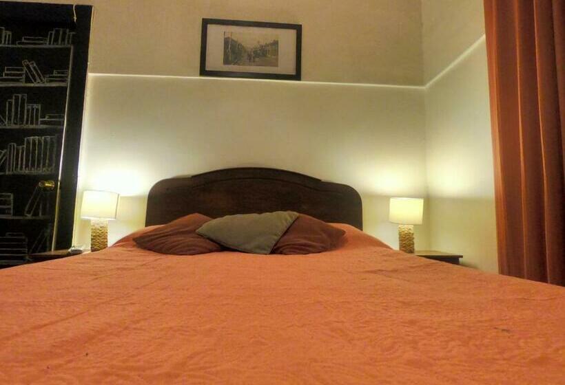 Пансион Hostal Tres Casas