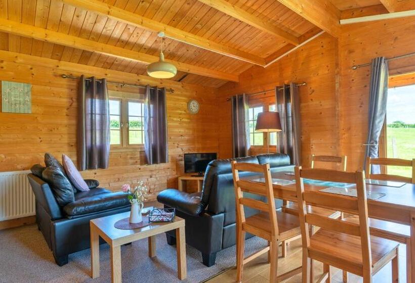 هتل Pastures Green Cabin