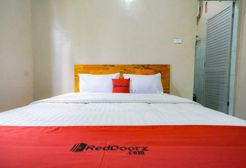 فندق Reddoorz Syariah Near Bukit Teletubbies Padangsidempuan