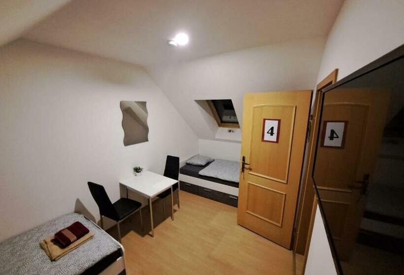 펜션 Hostelhollabrunn