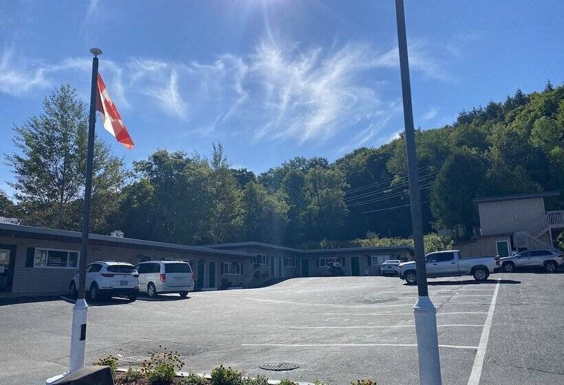 Silver Maple Motel