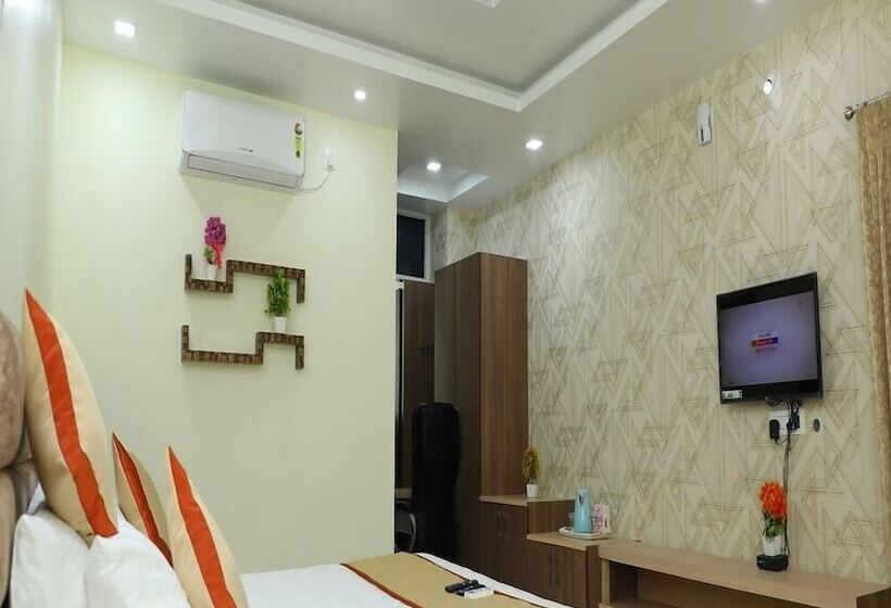 هتل 8th Mile Suites