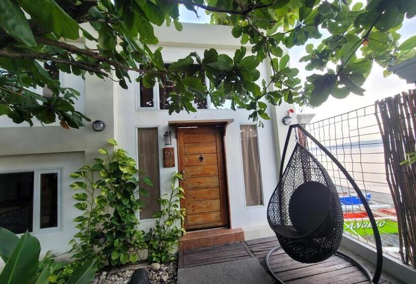 فندق Beachfront Bed & Breakfast