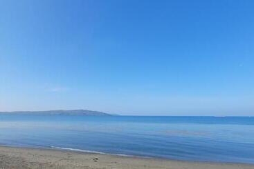 هتل Beachfront Bed & Breakfast