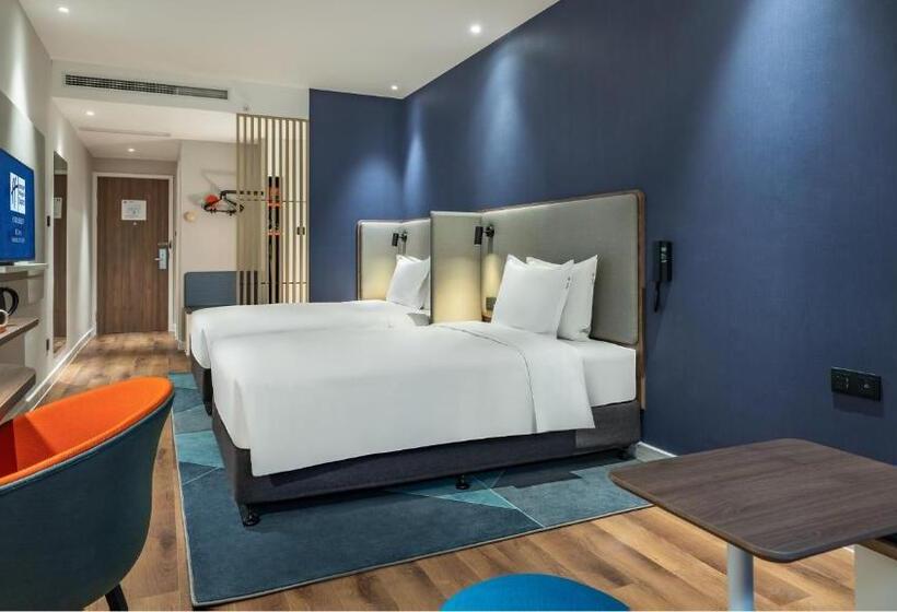 בית מלון כפרי Holiday Inn Express Yangjiang City Center, An Ihg