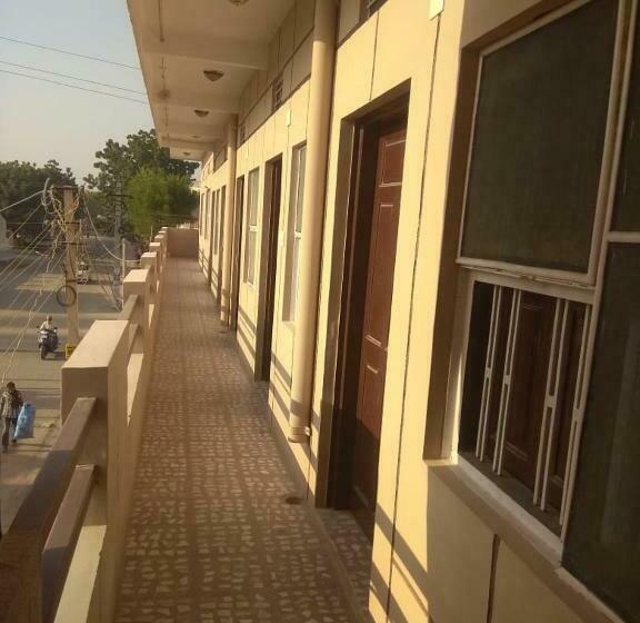 فندق Yashasvi