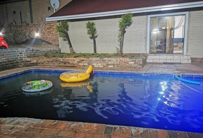 ペンション Capitalt Luxury Guest House