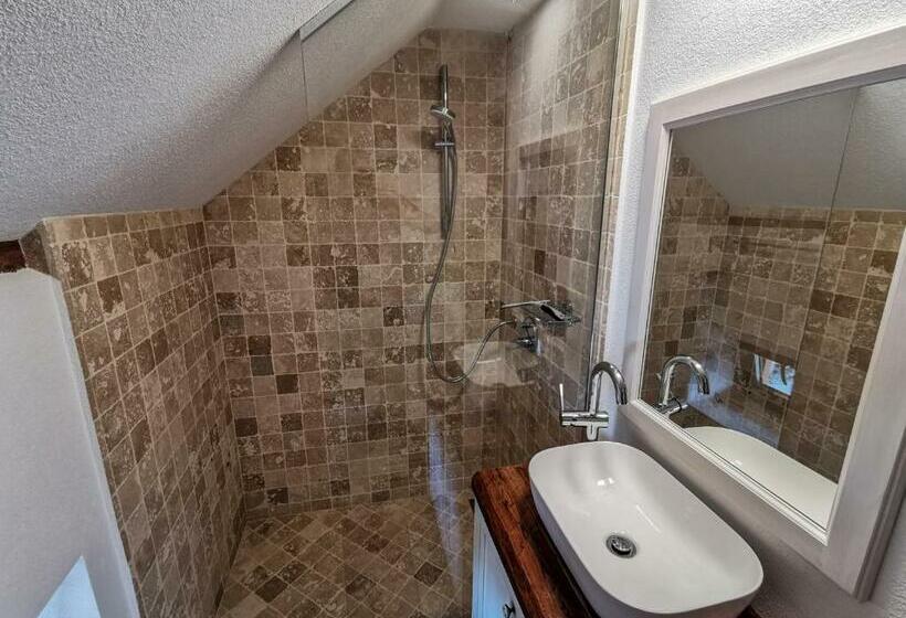 بنسيون Otto S Guesthouse
