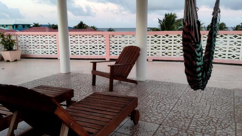 بنسيون Sea View Suites